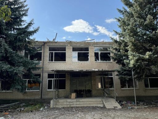 Зруйнована армією РФ школа у Чкаловому на Херсонщині (фото)